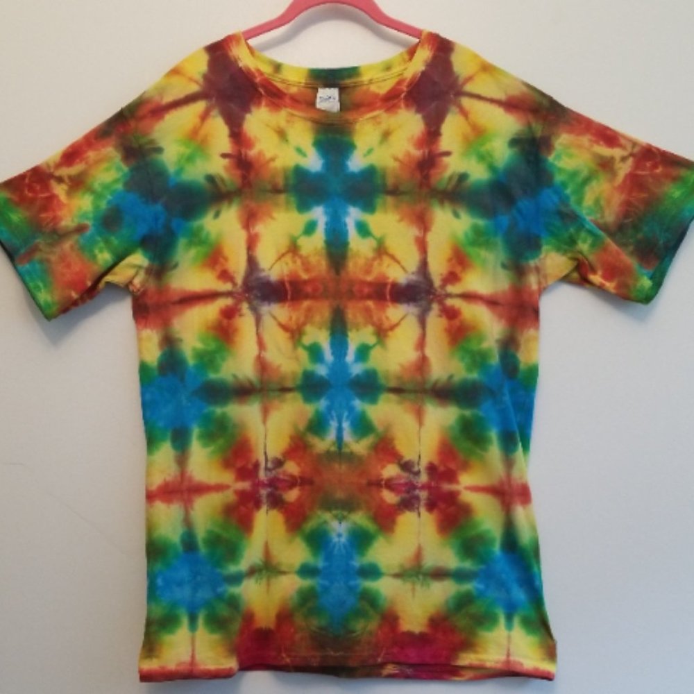 Men's L, NWT One-of-a-kind Hand tied & dyed Tshirt